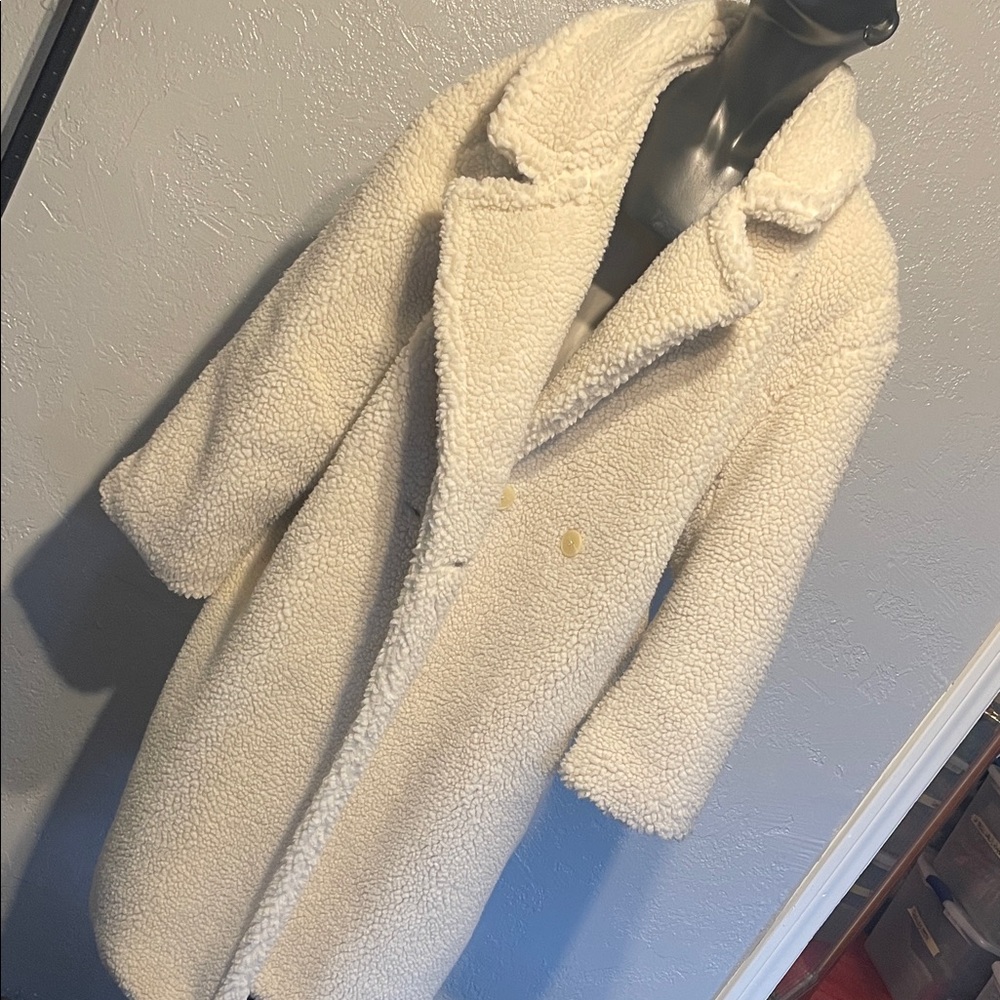 Tahari Off-White Teddy C0at